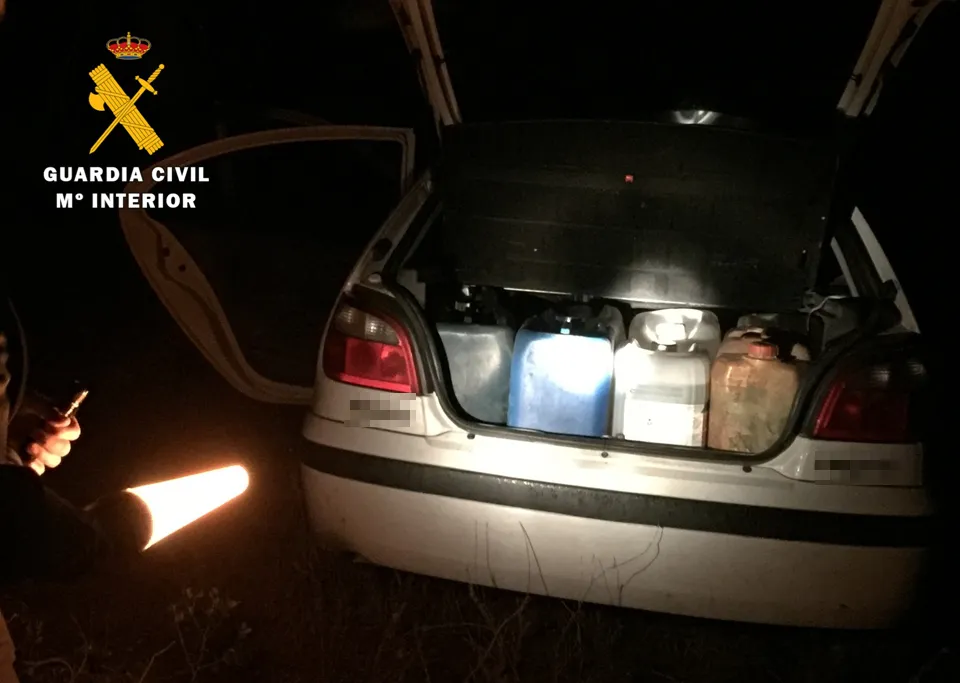 Sucesos Burgos: La Guardia Civil detiene a dos jóvenes por sustraer gasóleo en La Ribera
