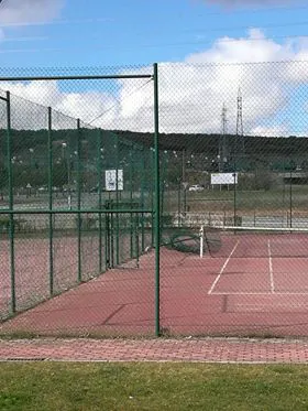 Foto denuncia Burgos: El mal estado de las pistas de tenis de Villimar