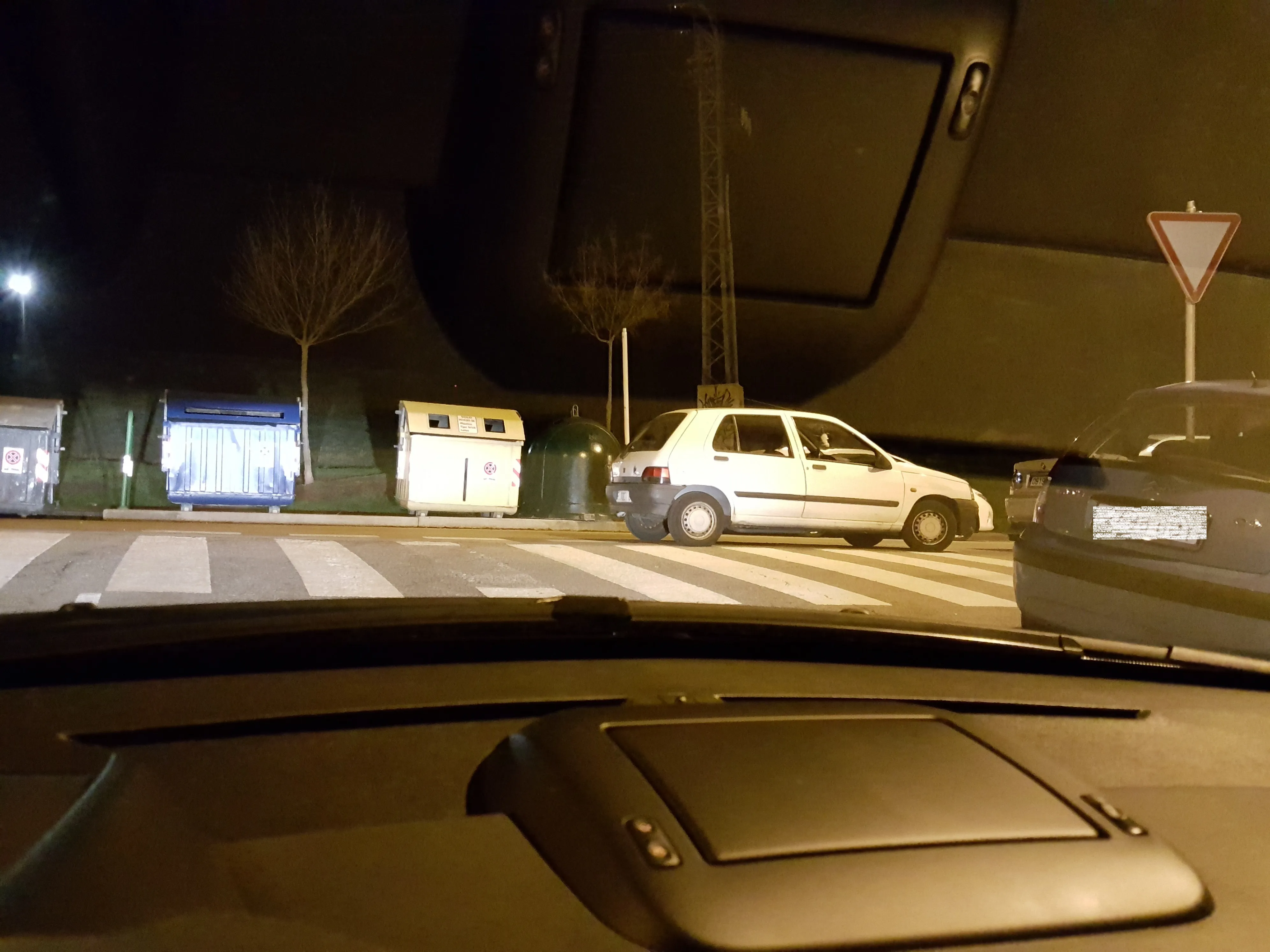 Foto denuncia Burgos: Riesgo en el cruce de la calle Frías con la calle Ávila