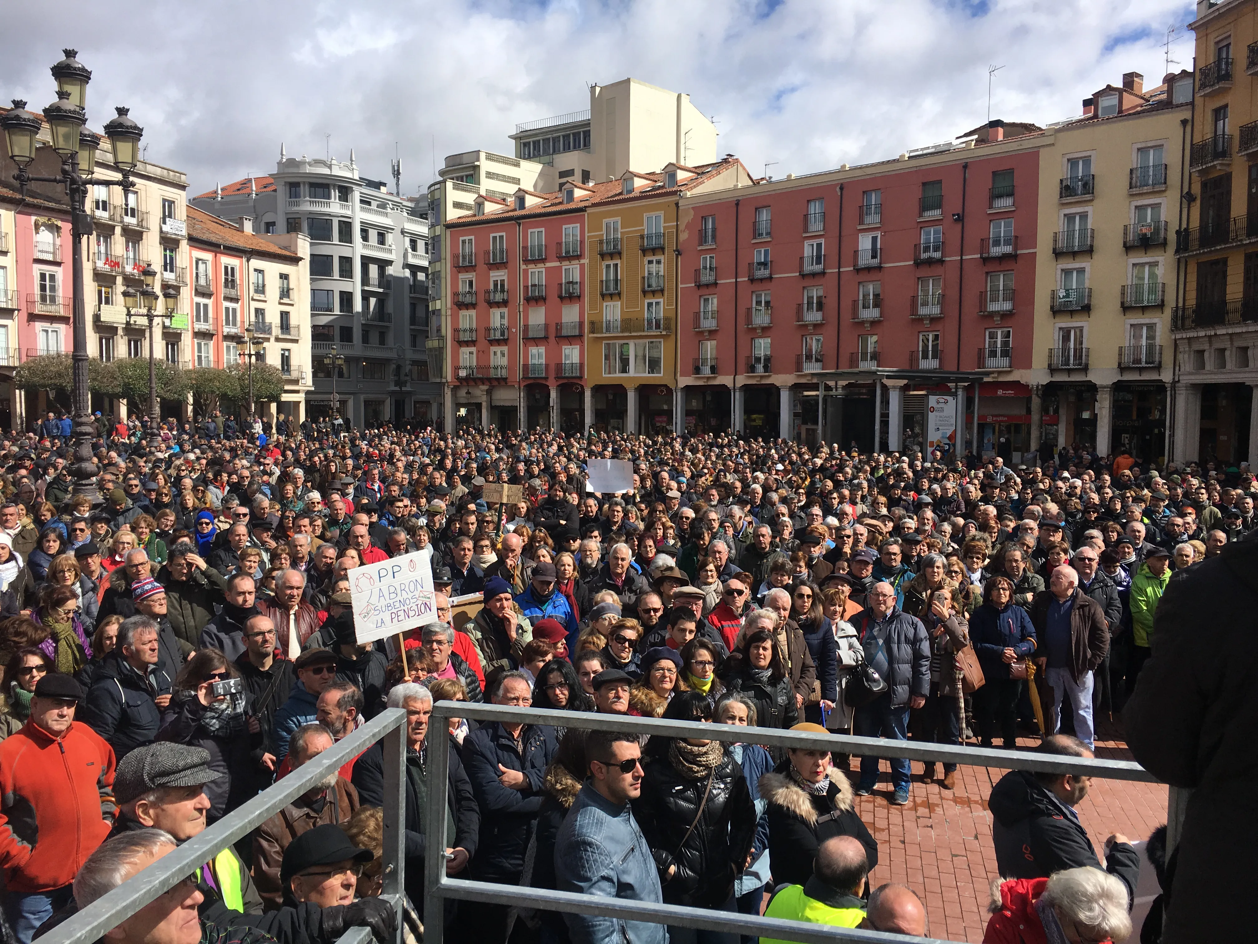 Local Burgos: Cinco mil personas salen a la calle en Burgos por unas pensiones dignas