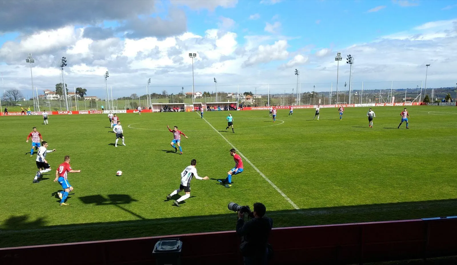 Fútbol Burgos: El Burgos no sabe puntuar frente al Sporting B (3-1)