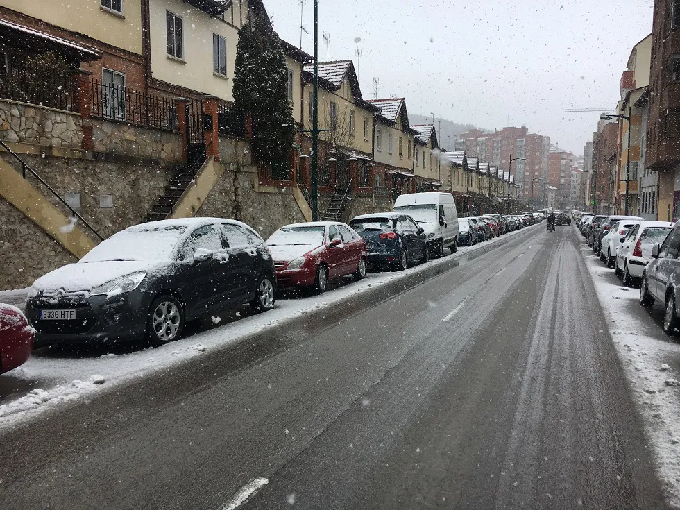 Sucesos Burgos: La nieve provoca varios accidentes en la capital burgalesa