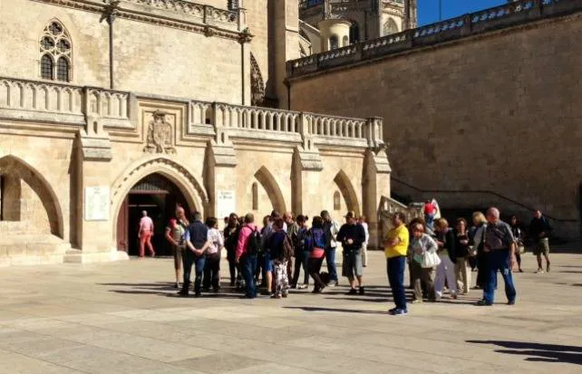 Local Burgos: Burgos acoge la grabación del programa Hola Spain with Ketih Foo de TV Malasia