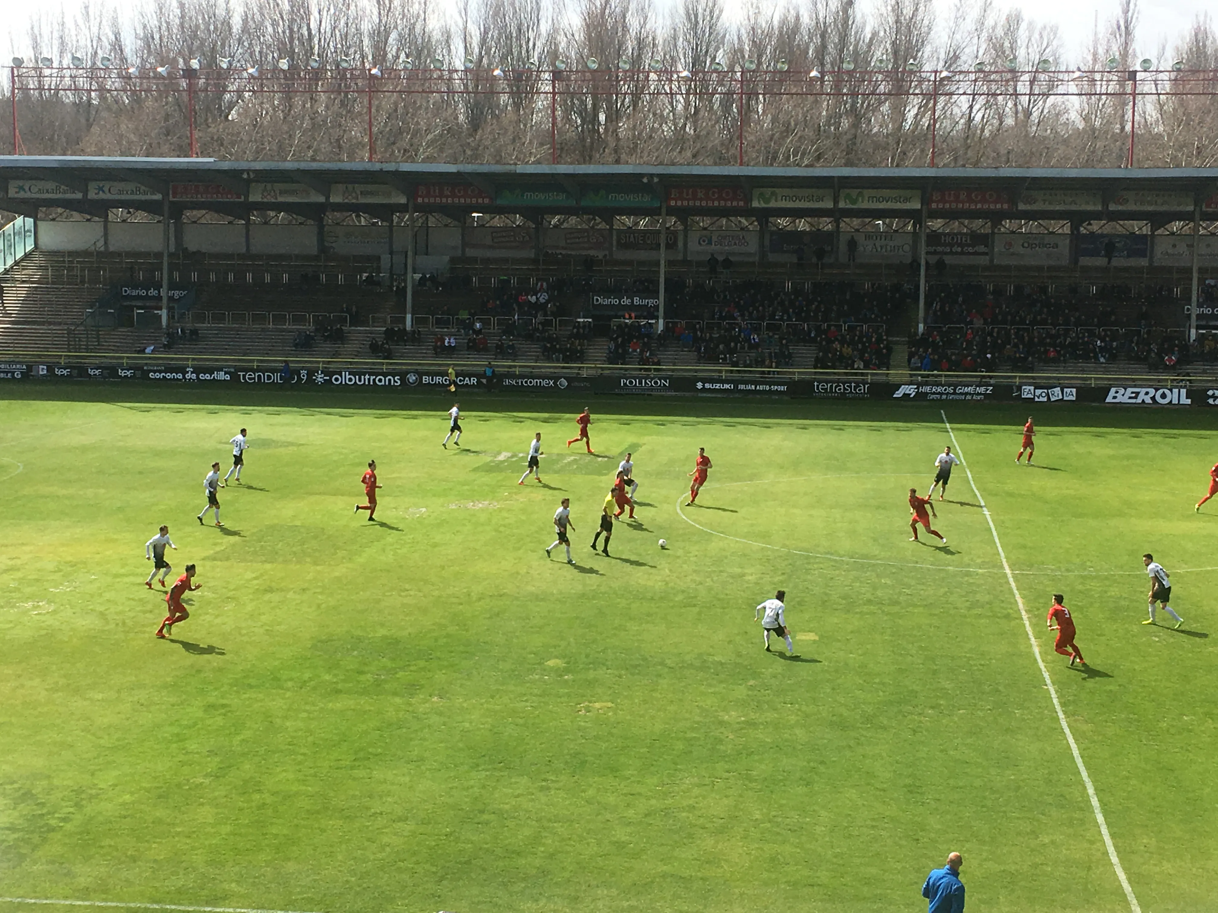 Fútbol Burgos: El Burgos CF se reencuentra con la victoria frente al Izarra (2-0)