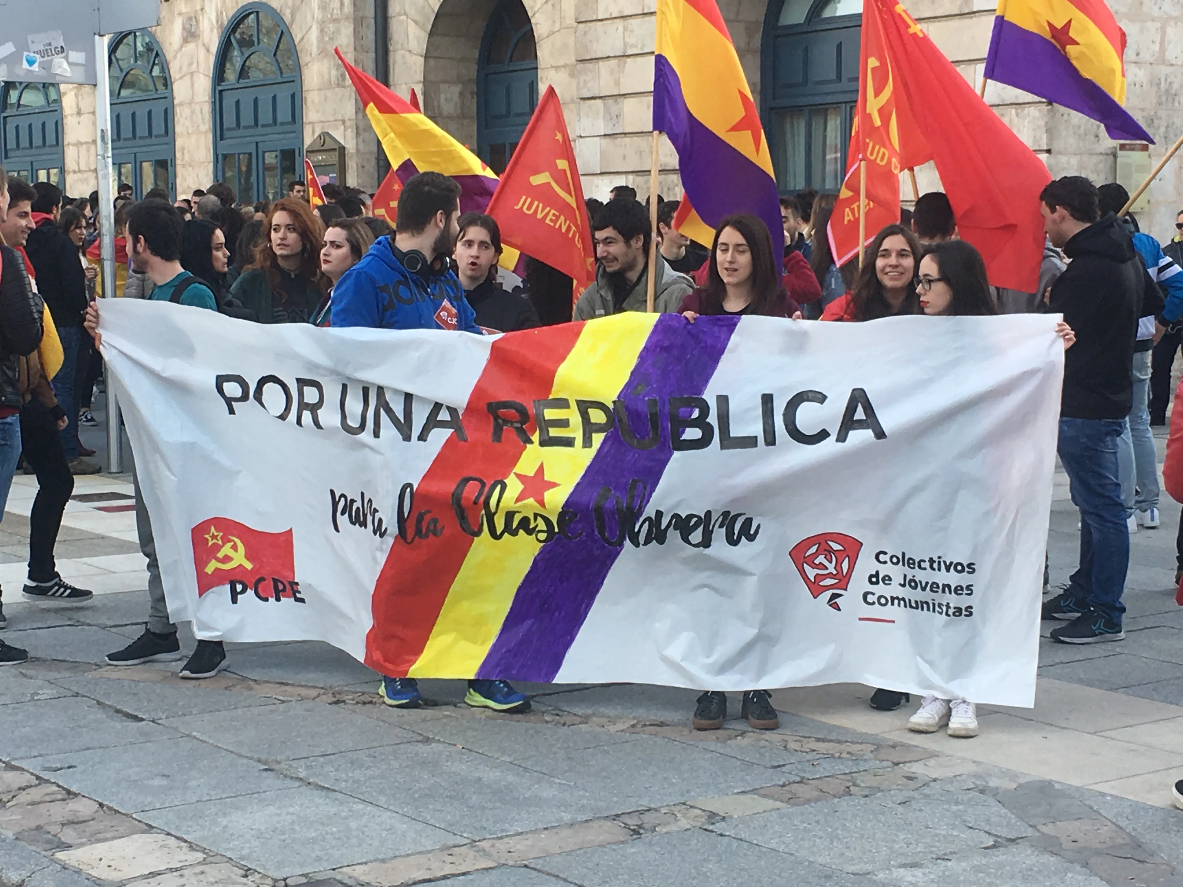 Local Burgos: Alrededor de 250 pesonas se congregan en el Día de la República