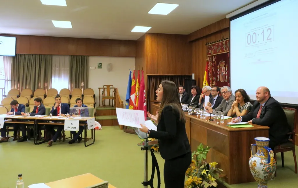 Universidad Burgos: El equipo de la Universidad de Burgos Zoon Politikon, tercero en la Liga de Debate de Castilla y León