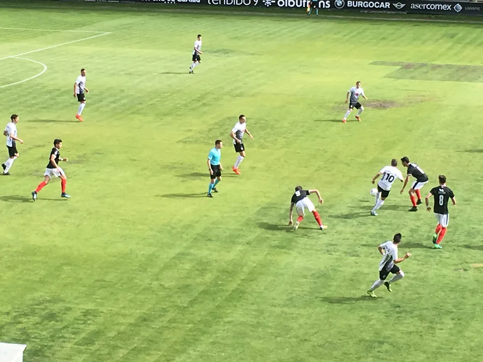 Deportes Burgos: El Burgos CF sufre demasiado para ganar a un inocente CD Vitoria (1-0)