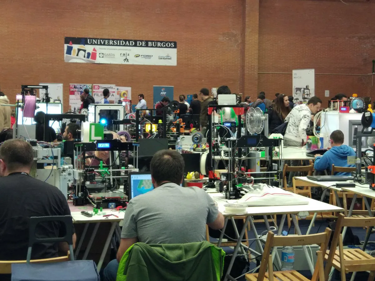 Universidad Burgos: La 3D Printer Party 24 consigue el récord del mundo de impresoras 3D de aficionados funcionando a la vez