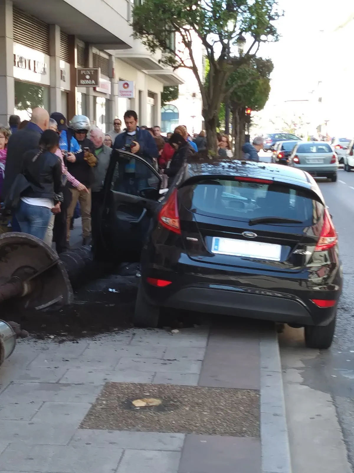Sucesos Burgos: Aparatoso accidente en el inicio de la calle Vitoria