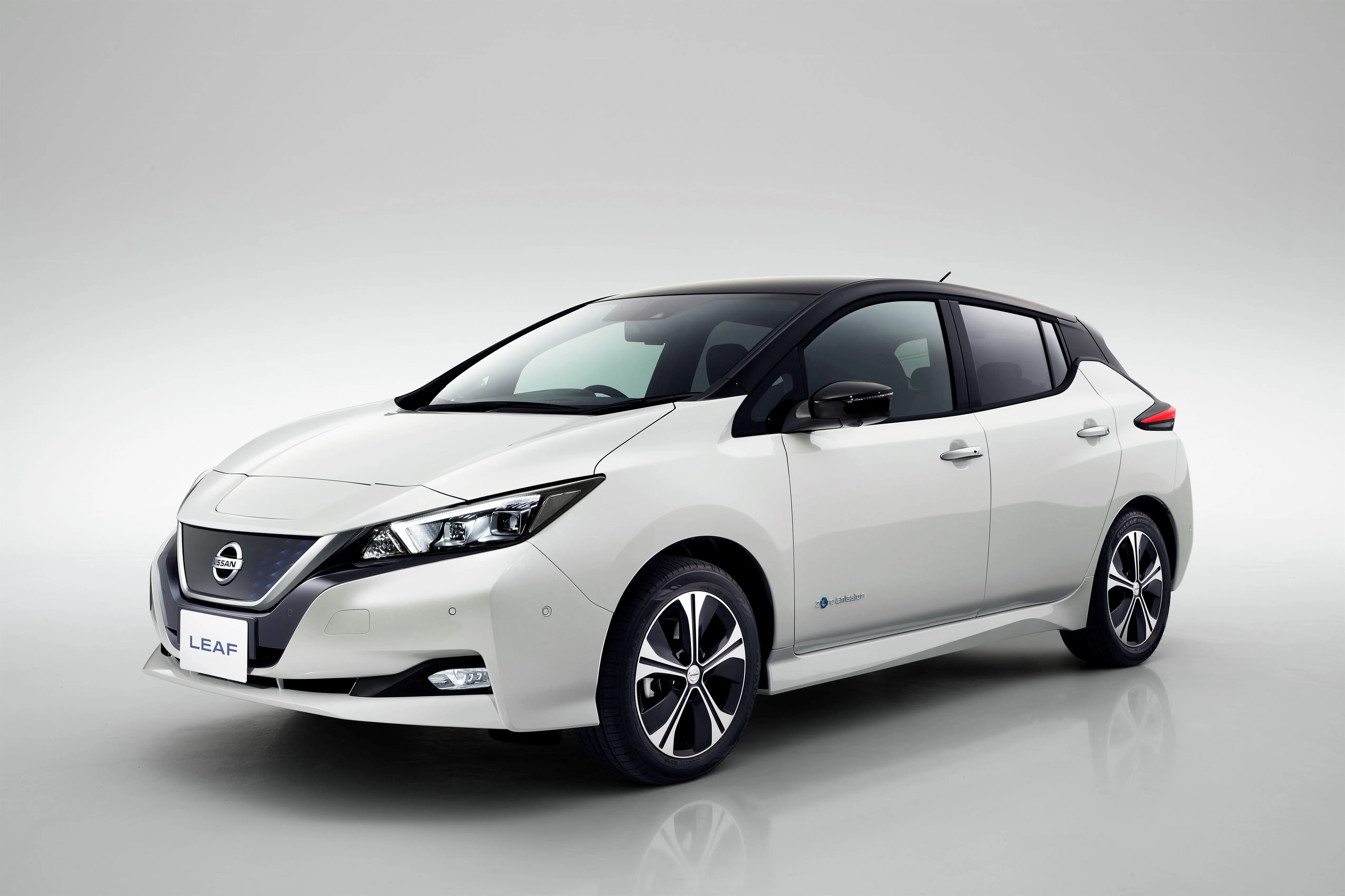 Actualidad Burgos: El nuevo Nissan Leaf rompe moldes y supone uno de cada tres coches eléctricos vendidos