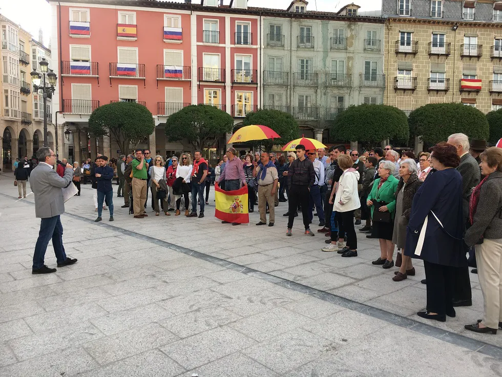 Actualidad Burgos: 250 personas convocadas por VOX piden nuevas elecciones en España