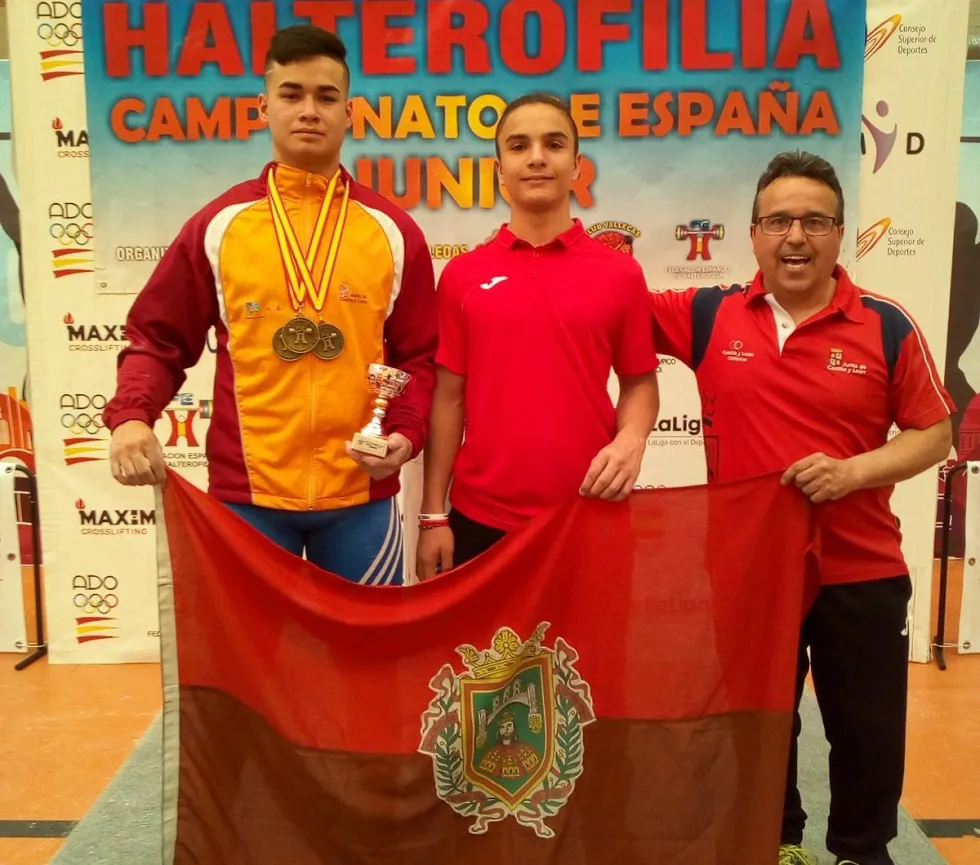 Deportes Burgos: Bryan Cárdenas logra la triple corona nacional