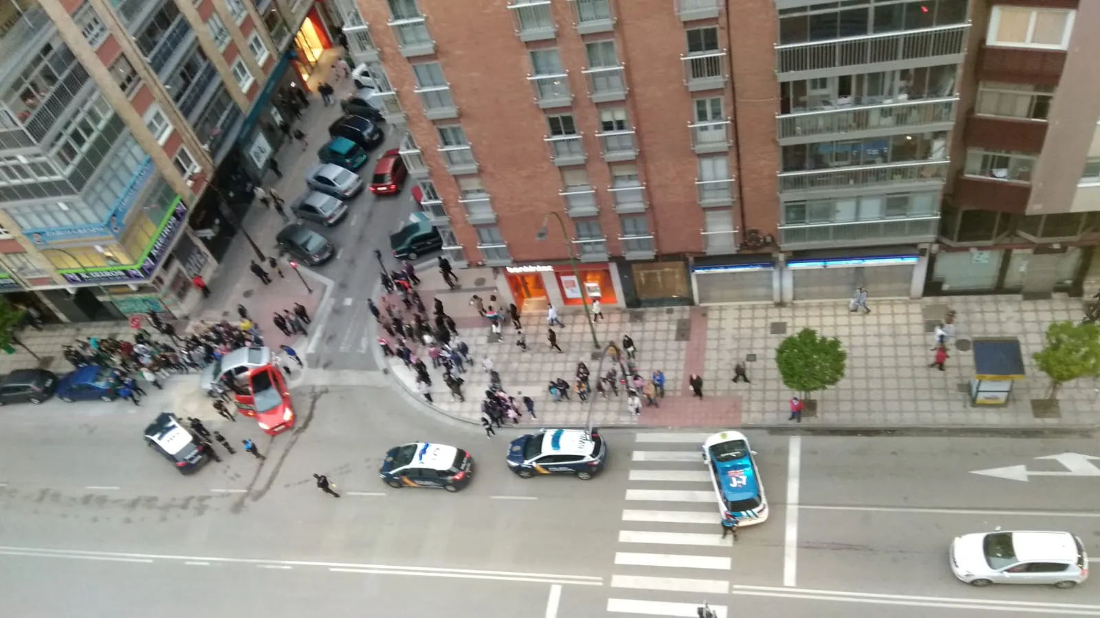Sucesos Burgos: Aparatoso accidente de la Policia Nacional en la Calle Vitoria