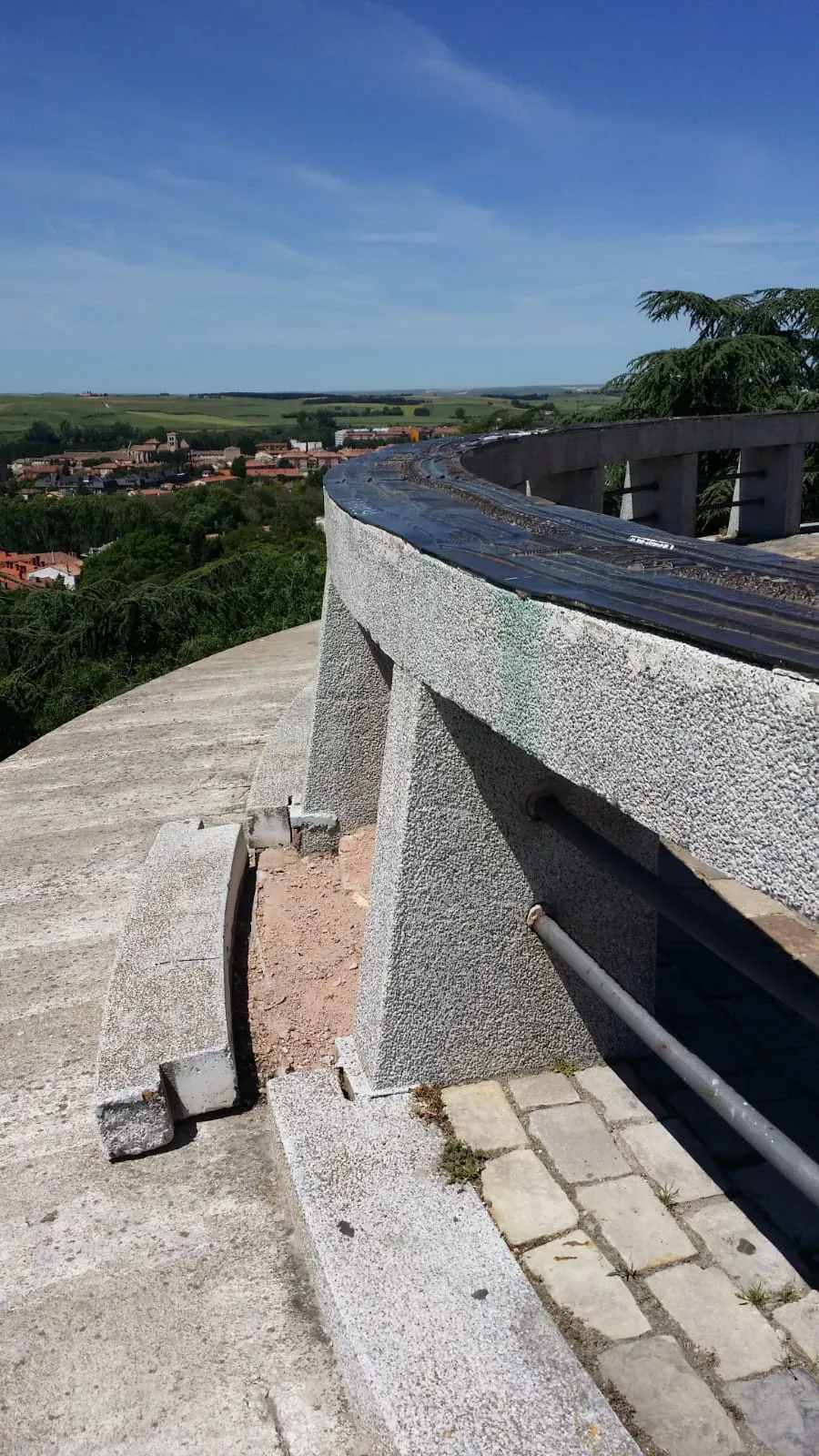 Local Burgos: De nuevo destrozos y vandalismo en el Mirador del Castillo