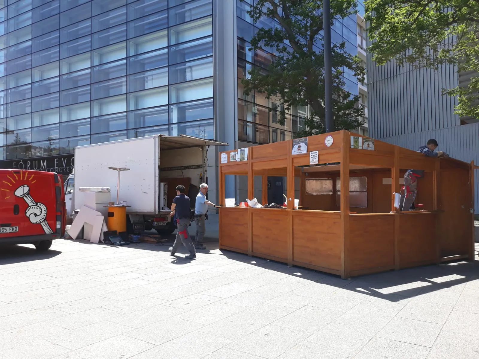 Local Burgos: Comienza el montaje de las casetas para las tapas de San Pedro