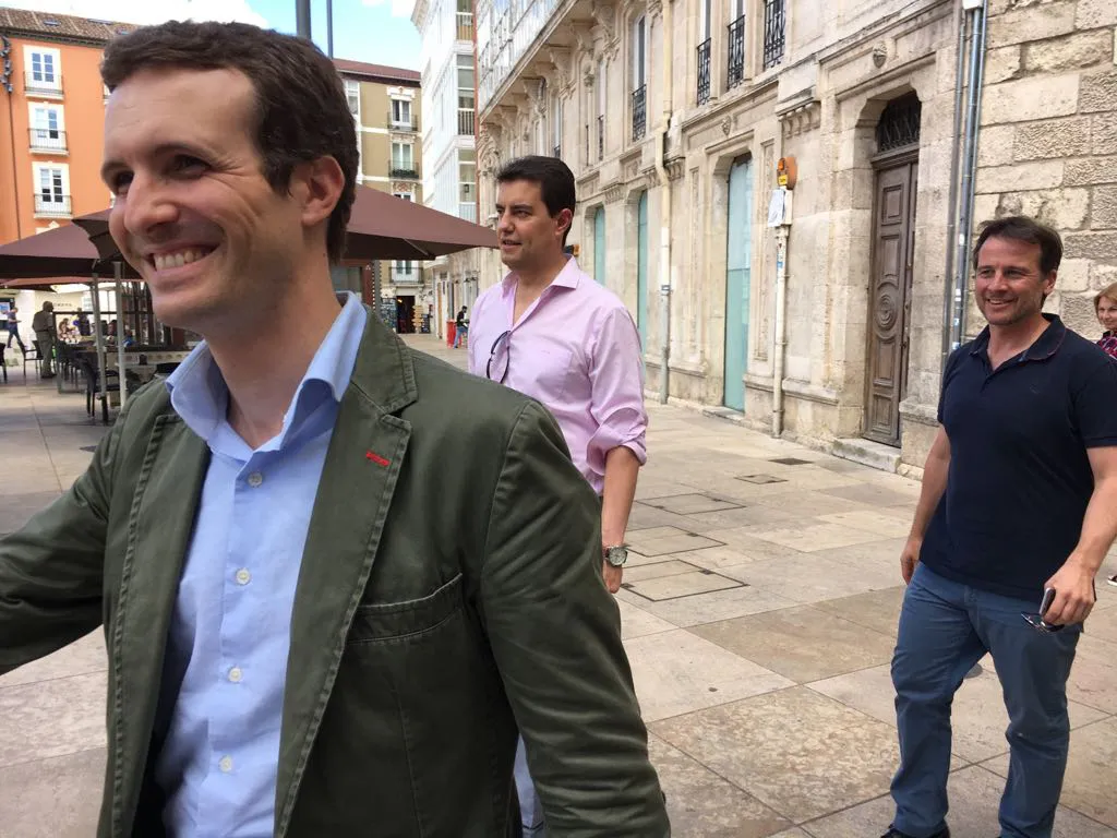 Local Burgos: Sáenz de Santamaría y Casado buscan el voto del PP de Burgos