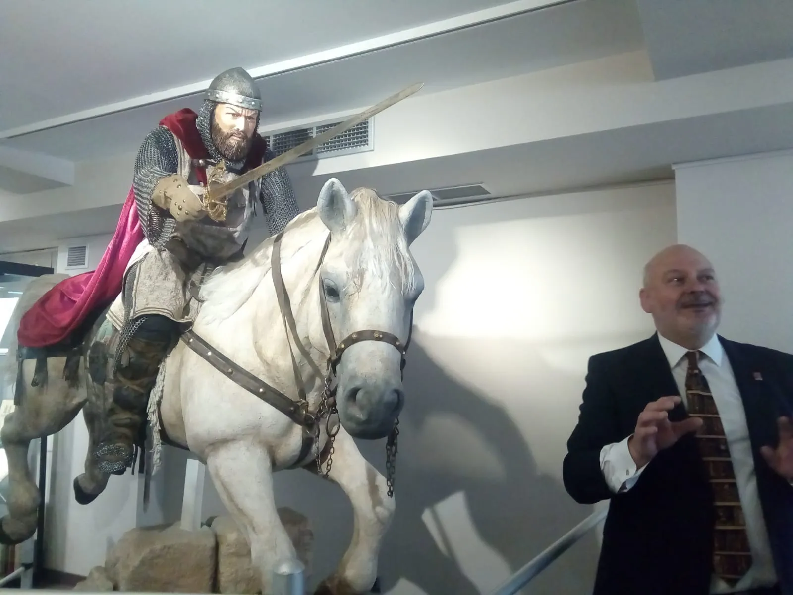 Cultura Burgos: Una escultura del Cid Campeador a caballo llega al Museo cidiano de Burgos