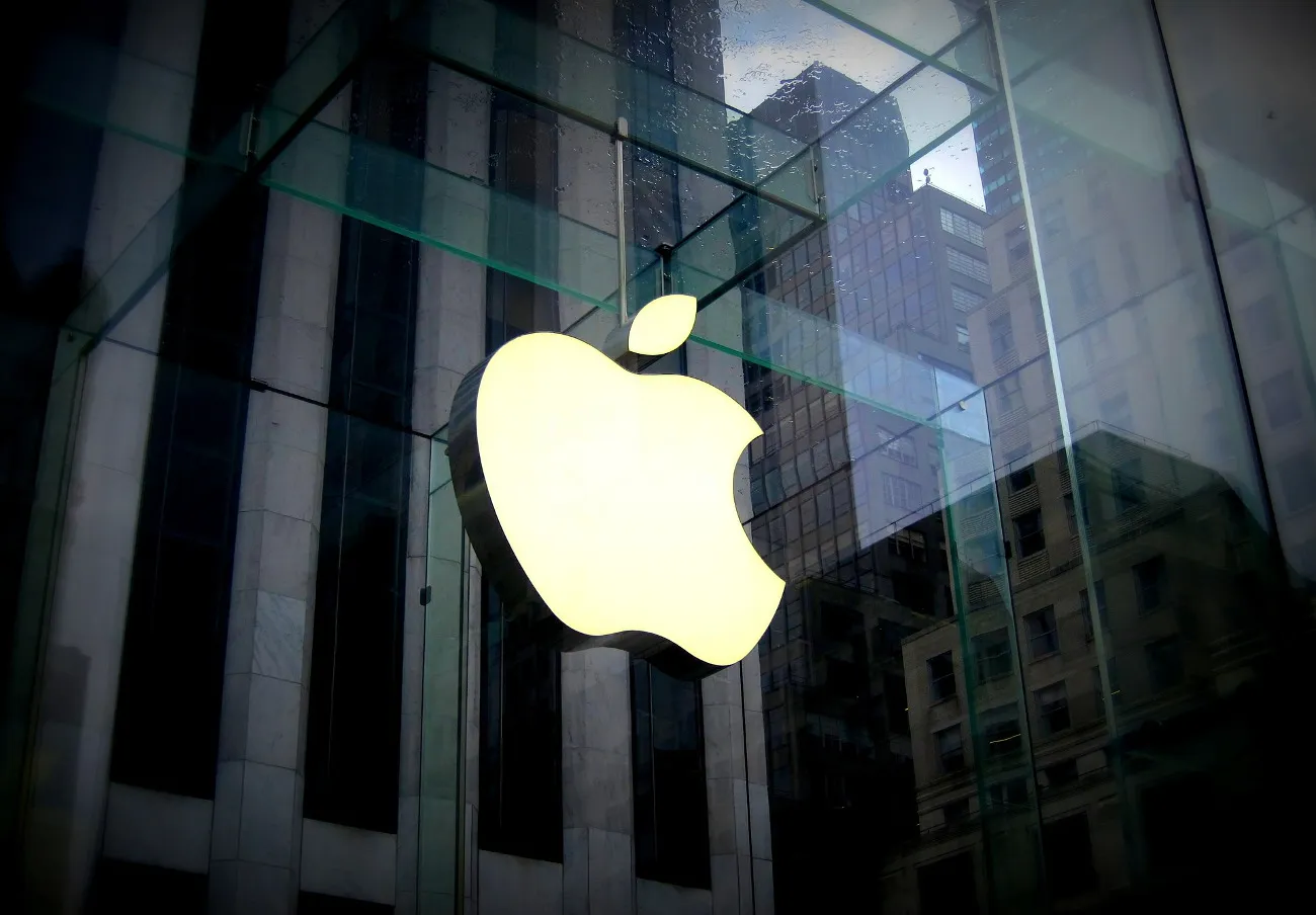 Economía y Empresa Burgos: FACUA reclama a las CCAA la prohibición de las excursiones y campamentos que Apple ofrece a alumnos y maestros