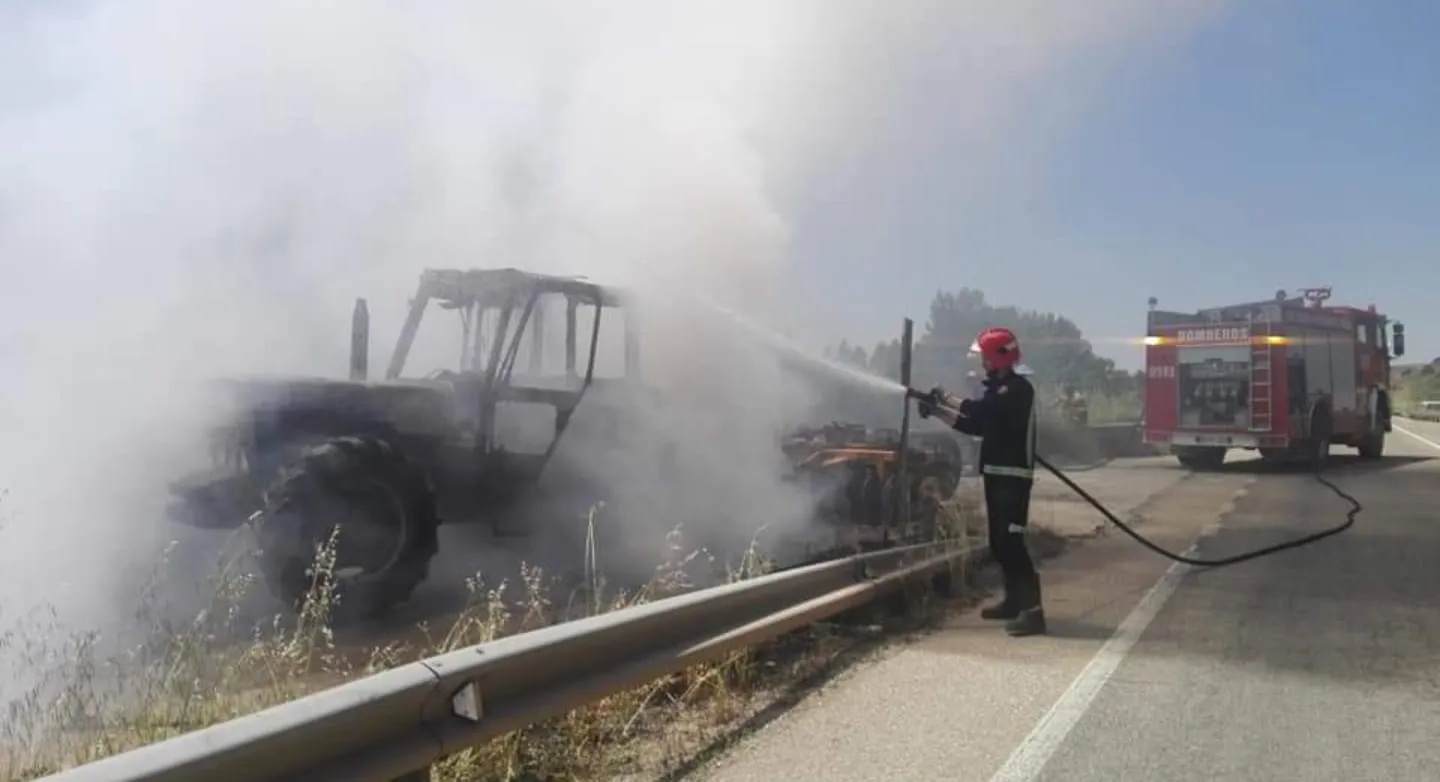 Sucesos Burgos: Incendio de un tractor en Tordómar