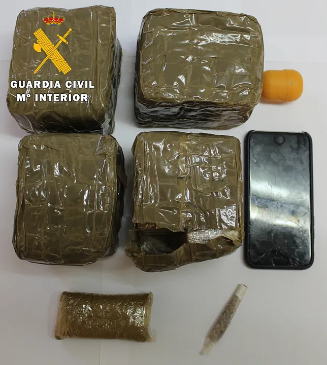 Actualidad Burgos: La Guardia Civil aprehende 2 kilogramos de polen de marihuana en la A-1