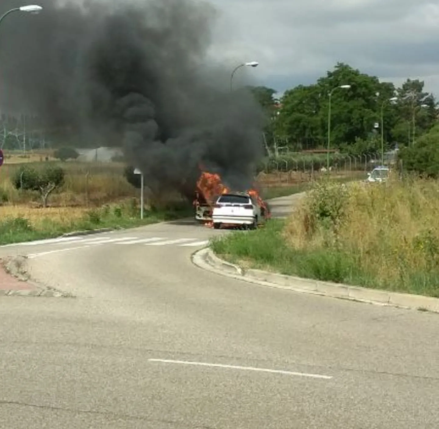Local Burgos: Un vehículo ha sufrido un incendio en la Barriada San Juan Bautista