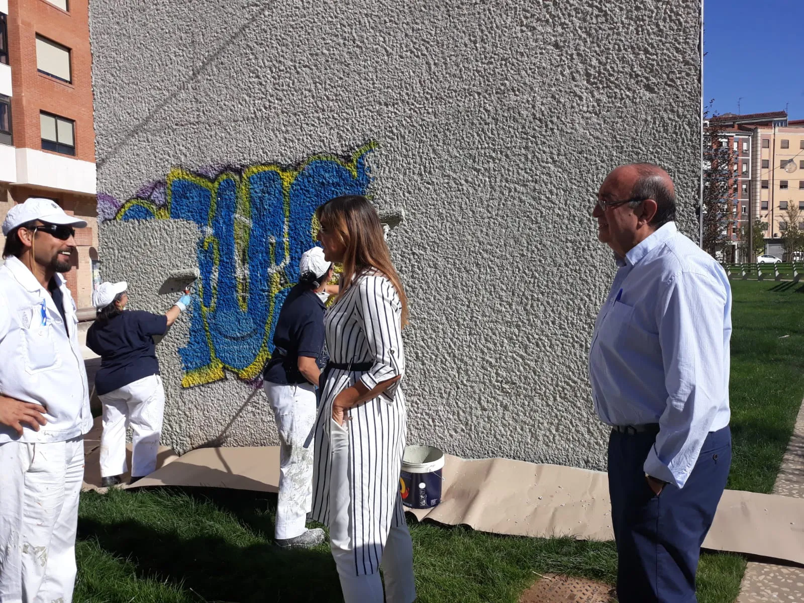 Local Burgos: La Brigada Municipal interviene para borrar varias pintadas de la ciudad