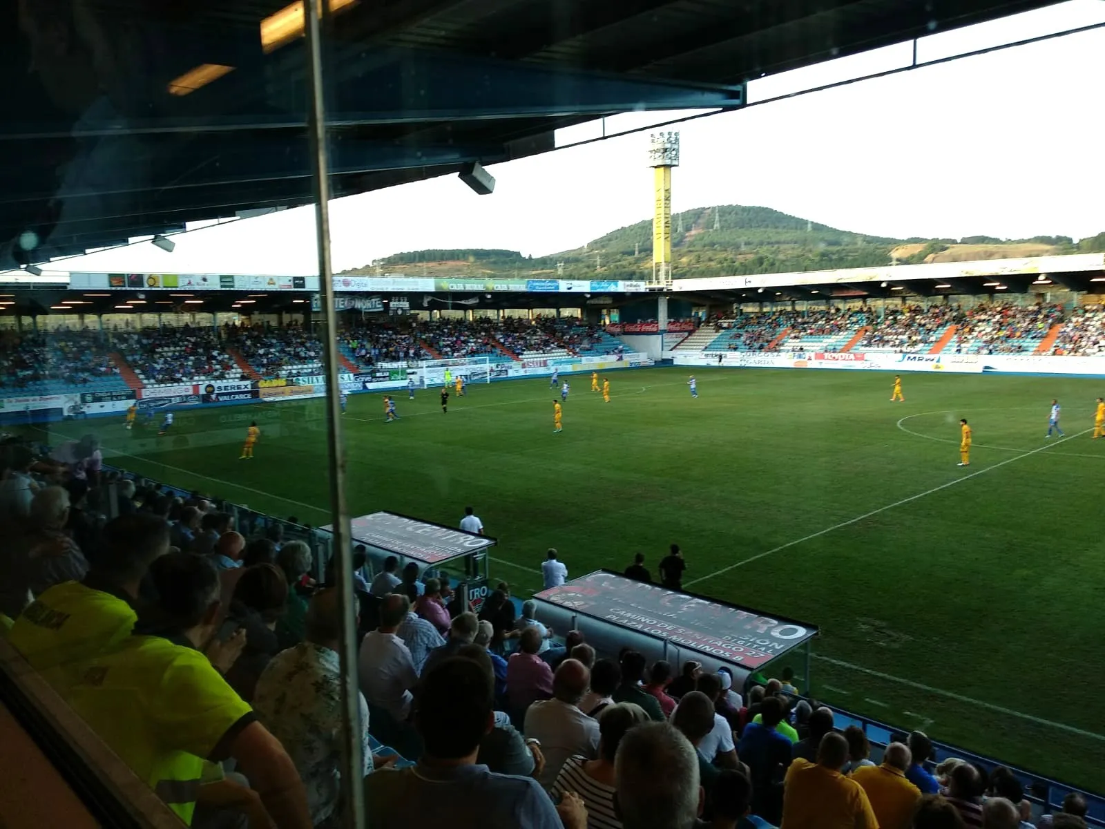 Deportes Burgos: El Burgos CF inicia la Liga con derrota ante la Ponferradina (2-0)