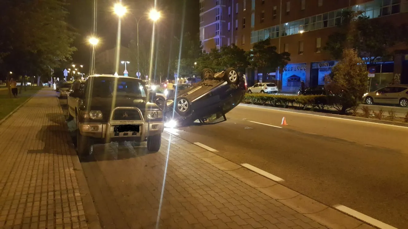 Sucesos Burgos: Aparatoso vuelco en la Avenida de Castilla y León