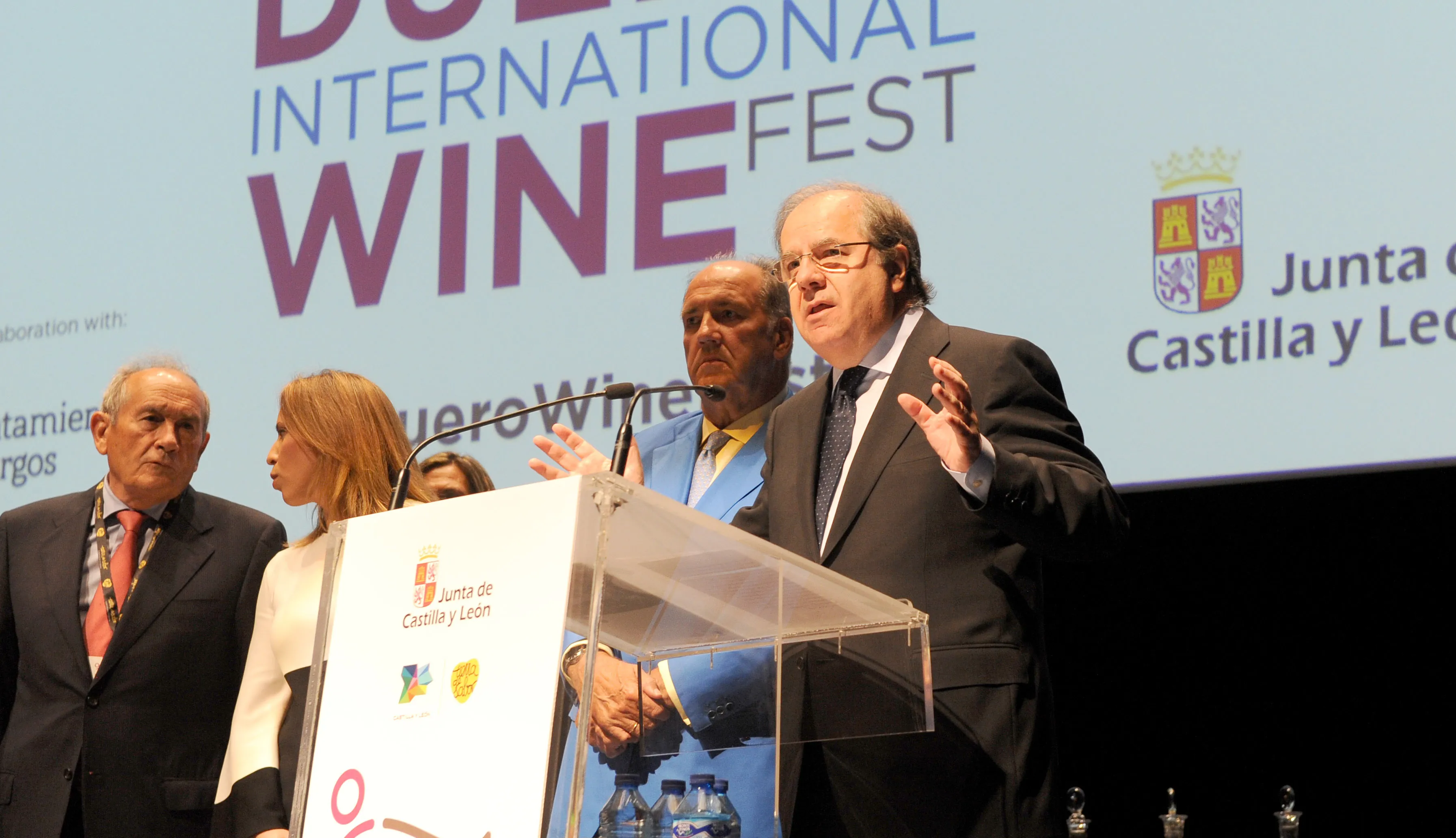Local Burgos: Burgos galardona a los pioneros del vino