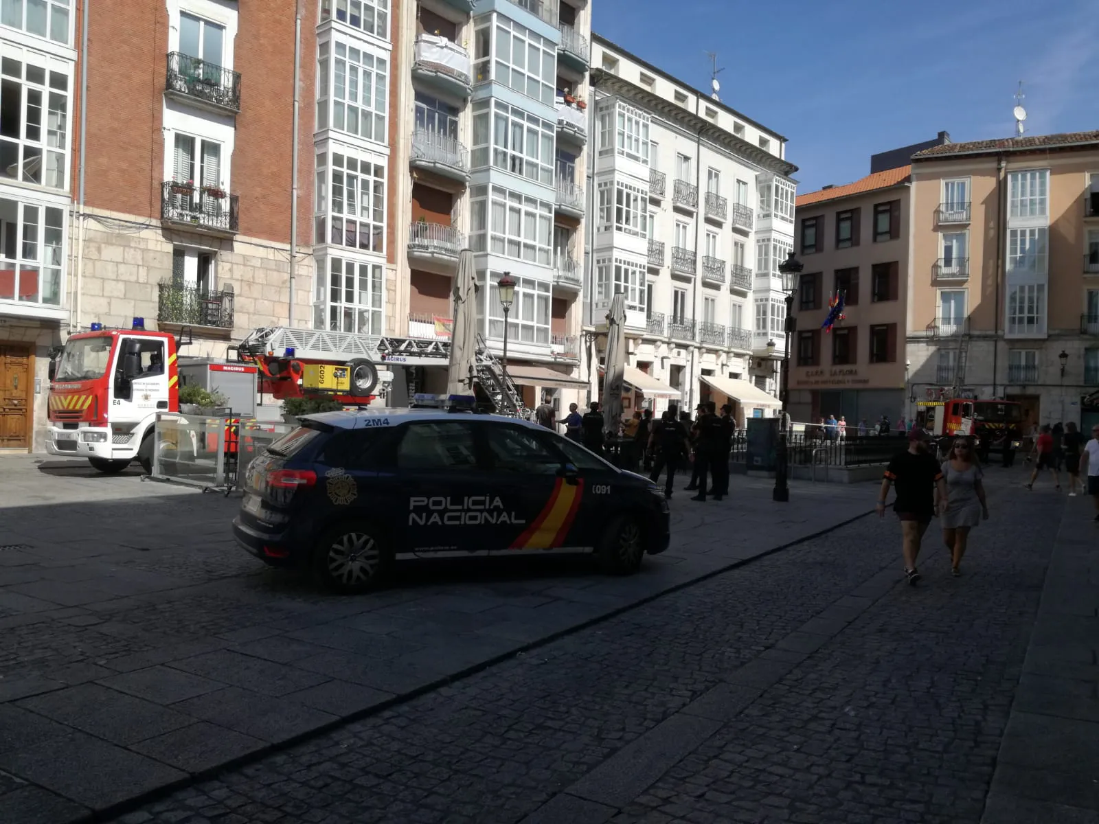 Sucesos Burgos: Los bomberos intervienen en un incendio en un establecimiento de La Flora
