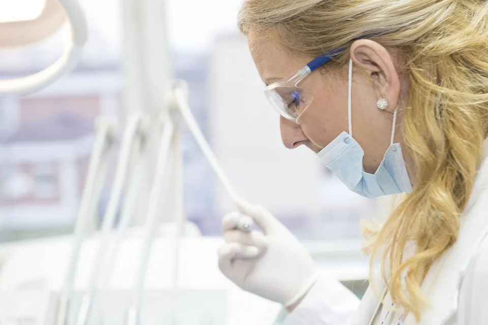 Sanidad Burgos: Los odontopediatras burgaleses recomiendan la primera visita al dentista al cumplir el año
