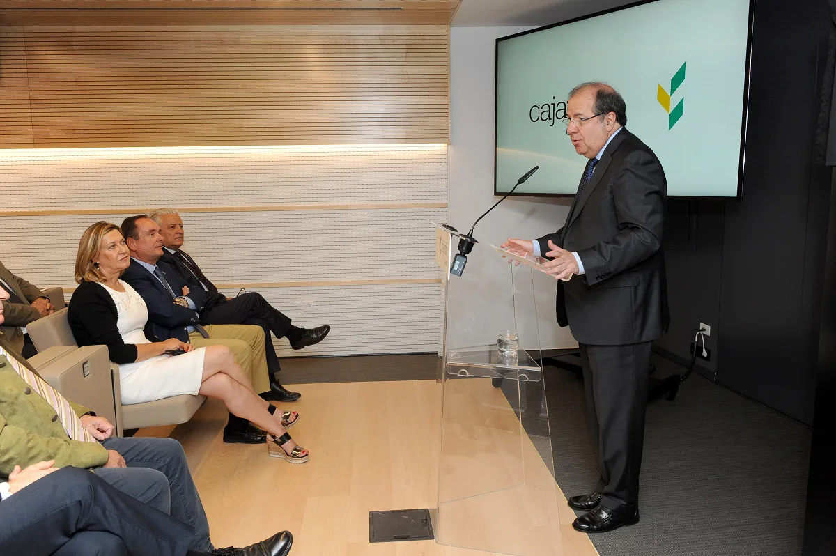 Local Burgos: Cajaviva Caja Rural ha renovado su instalaciones en Burgos tras un año de obras