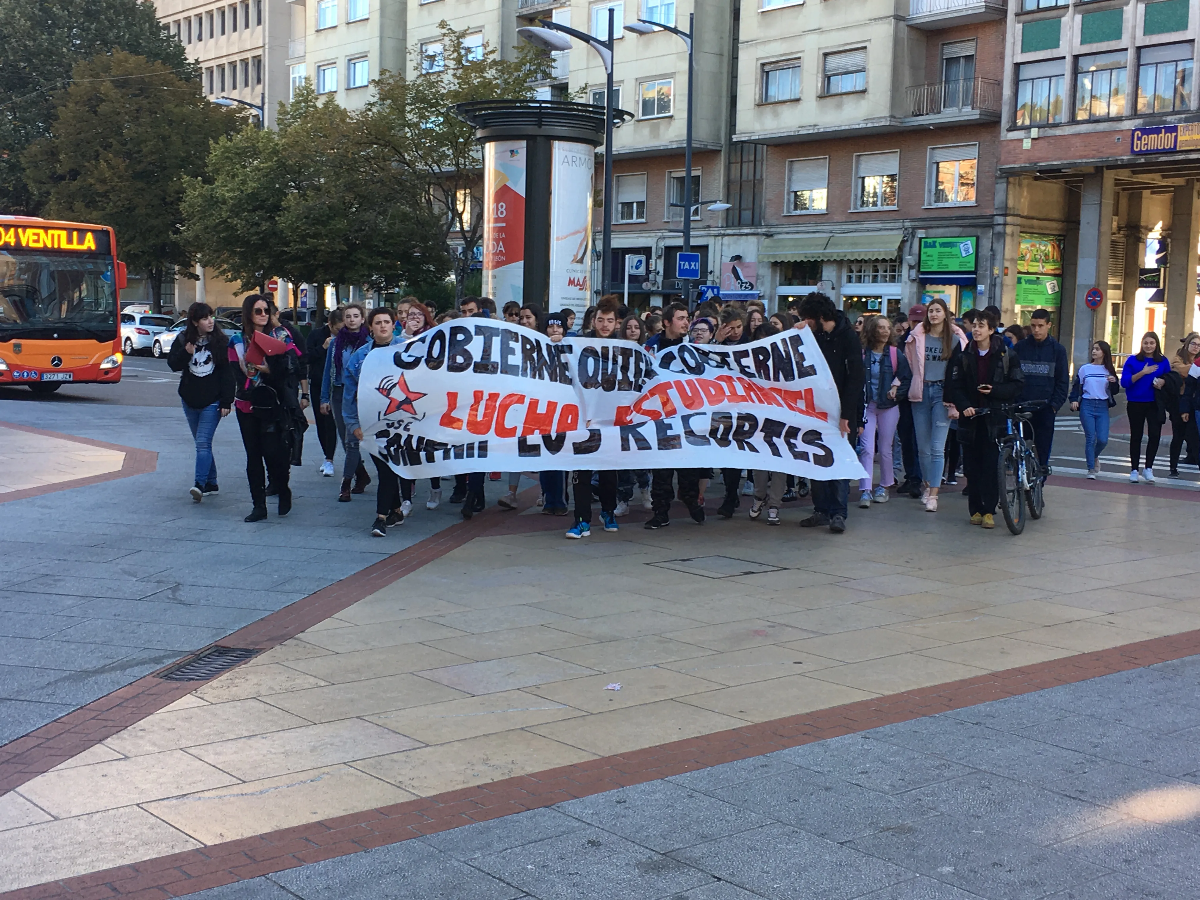 Actualidad Burgos: Los estudiantes salen a la calle en contra de los recortes