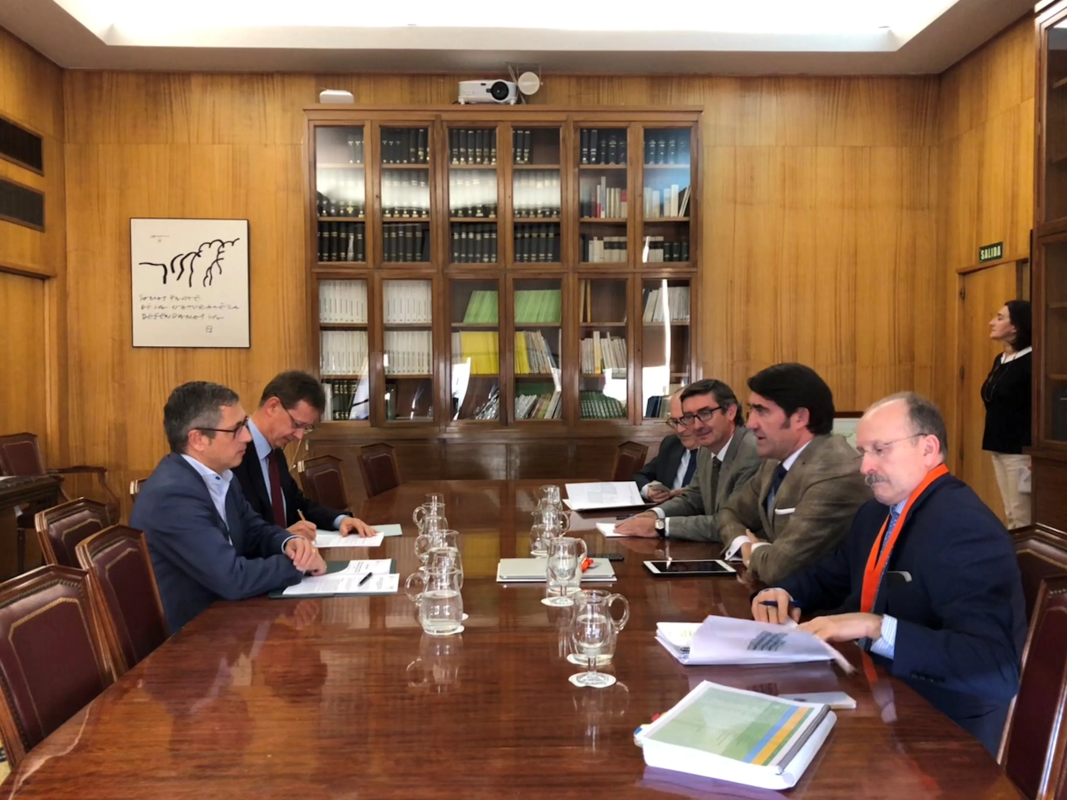 Provincia Burgos: Junta y Ministerio de Transición Ecológica abordan los temas pendientes de la Comunidad sobre ciclo del agua, calidad del aire, residuos, ataques de lobo a la ganadería y Parques Nacionales