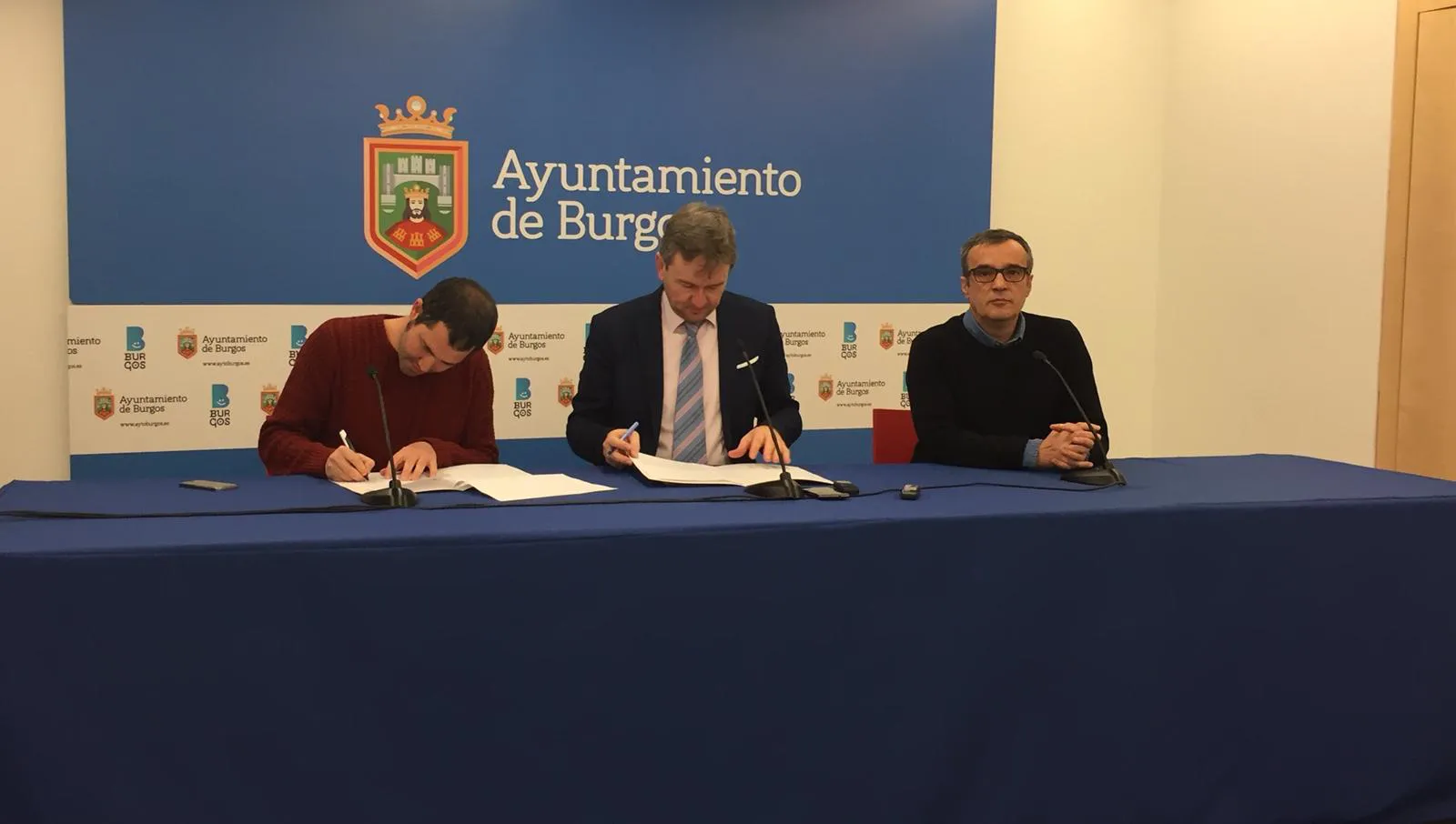 Cultura Burgos: El Ayuntamiento firma un convenio de patrocinio con el Documental Antonio José. Pavana Triste