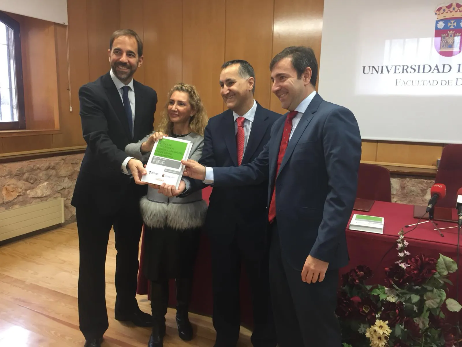 Universidad Burgos: La Facultad de Derecho de la UBU presenta el libro 40 años de Constitución Española: Un análisis desde España e Iberoamérica