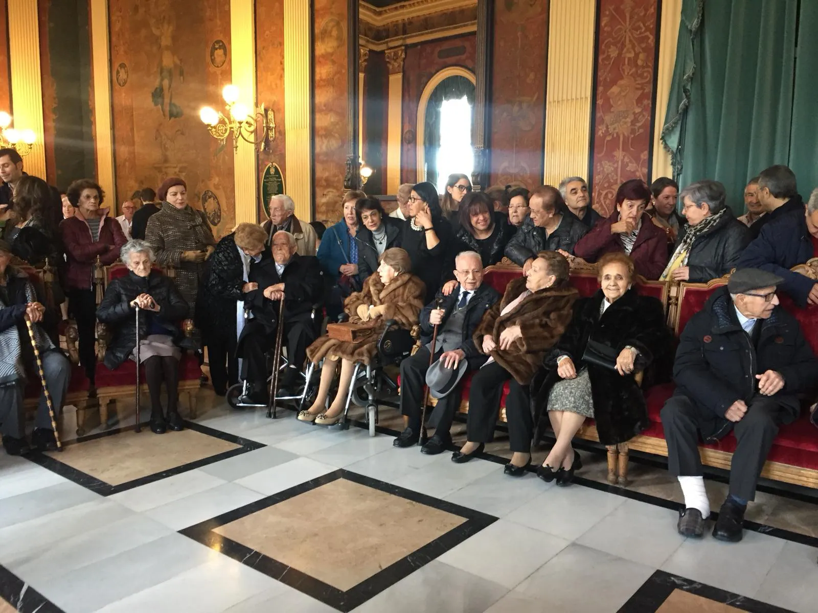 Local Burgos: Homenaje a los Centenarios de Burgos
