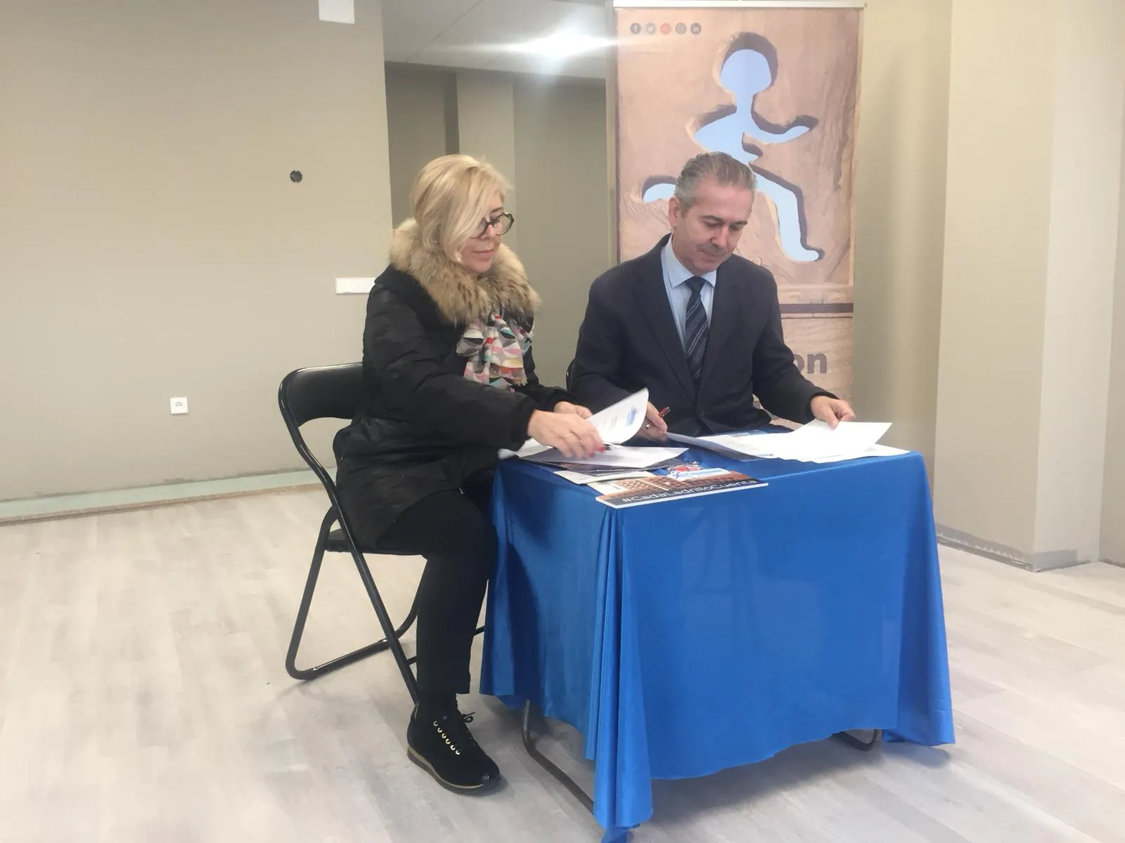 Sanidad Burgos: Michelin firma el convenio de patrocinio con la Asociación Parkinson Burgos