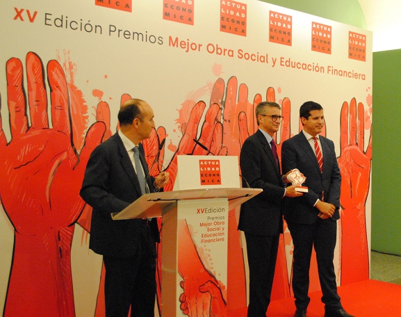 Cultura Burgos: La Fundación Cajacírculo premiada por sus salas de exposiciones Pedro Torrecilla y Círculo Solidario