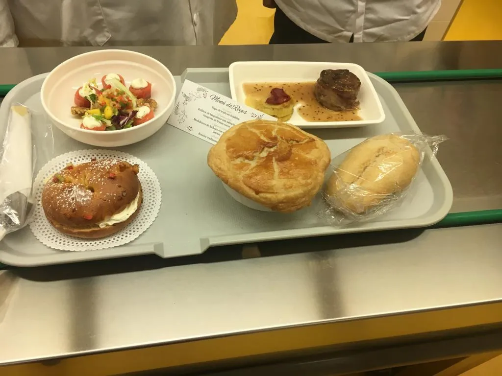 Actualidad Burgos: Menú especial de Reyes para los pacientes ingresados en el HUBU