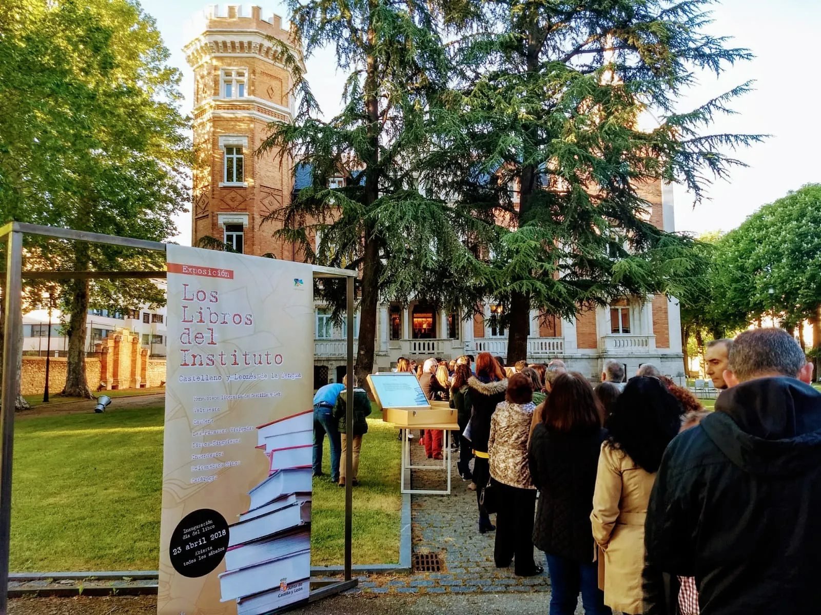 Cultura Burgos: El Palacio de la Isla acoge una sesión conjunta del Club de Lectura ‘La Acequia’ y del Aula de Historia de Alumni