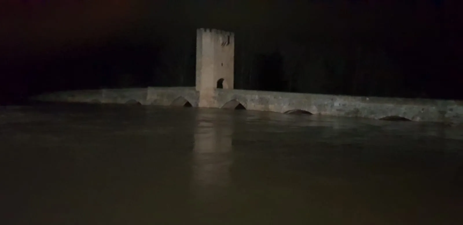Provincia Burgos: La crecida del Ebro y el Jerea provoca inundaciones en Frías y Pedrosa de Tobalina