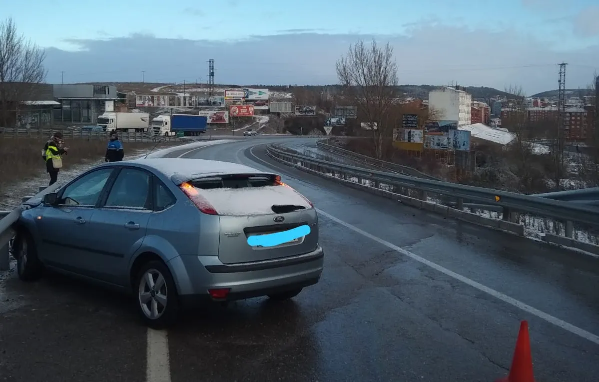 Local Burgos: Accidente en la BU-30 a causa de las placas del hielo