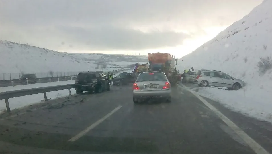 Sucesos Burgos: Cuatro heridos en varias colisiones múltiples en la AP-1 a causa de la nieve