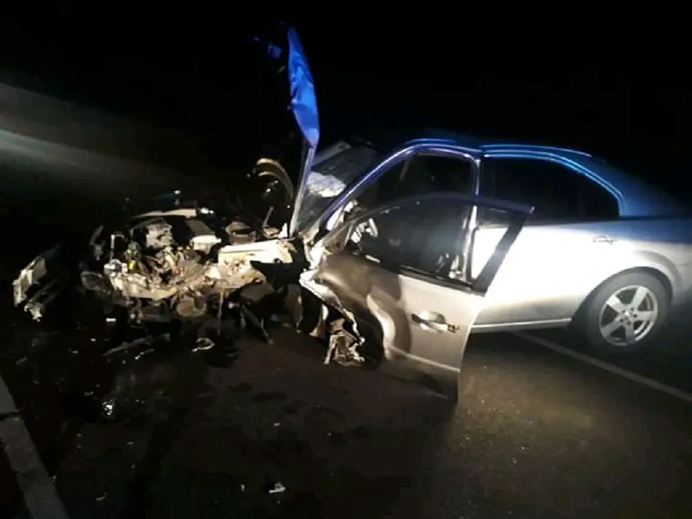 Sucesos Burgos: Dos heridos tras la colisión frontal entre dos turismos en la carretera entre Villagonzalo Pedernales y Arcos