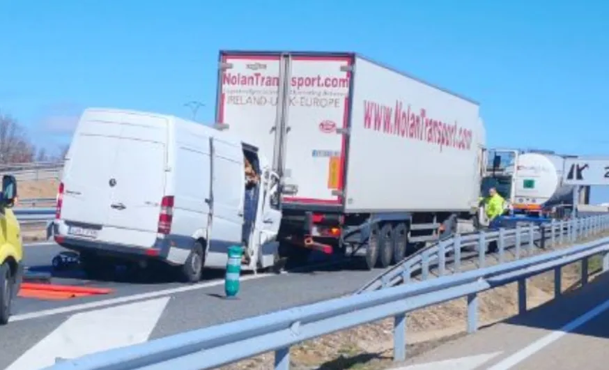 Sucesos Burgos: Un herido en una colisión entre una furgoneta y un camión en la N1