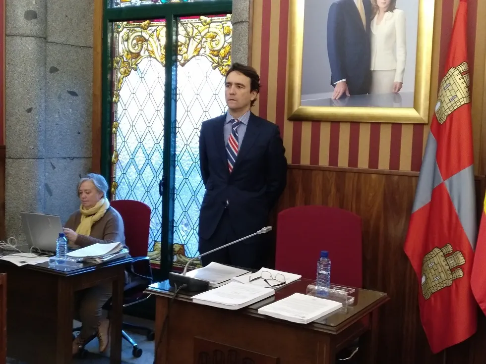 Política Burgos: El alcalde dice ahora que el Ayuntamiento se compromete a cumplir la sentencia sobre el secretario general cuando se le notifique formalmente