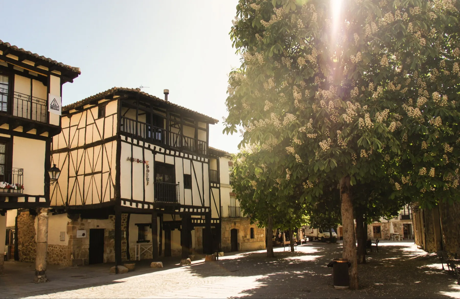 Pueblos más bonitos CYL Burgos: Covarrubias, una villa medieval por excelencia