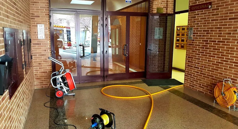 Sucesos Burgos: Los bomberos actúan en una oficina de la calle Victoria Balfé