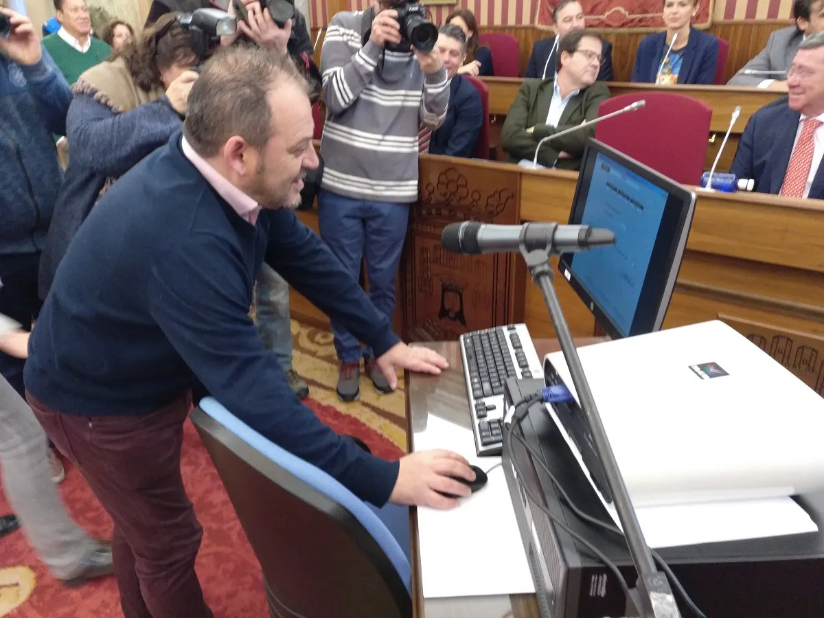 Política Burgos: Óscar González, la mano inocente en el Sorteo de las Mesas Electorales